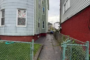 31 Suffield St, Worcester, MA 01610 - Photo 2