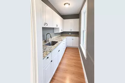 31 Suffield St, Worcester, MA 01610 - Photo 10