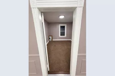 31 Suffield St, Worcester, MA 01610 - Photo 16