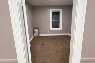 31 Suffield St, Worcester, MA 01610 - Photo 16