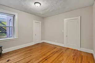 587 Pleasant St, Holyoke, MA 01040 - Photo 12