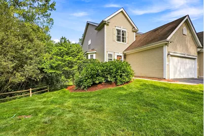 18 Daffodil Ct #18, Grafton, MA 01560 - Photo 2