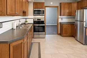 79 Oak St, Springfield, MA 01151 - Photo 6