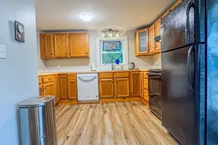 33 Pleasant St, Deerfield, MA 01373 - Photo 10