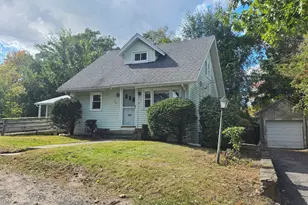 25 Barrett Ave, Worcester, MA 01605 - Photo 2