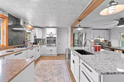 8 Bloomfield Ave, Middleborough, MA 02346 - Photo 2
