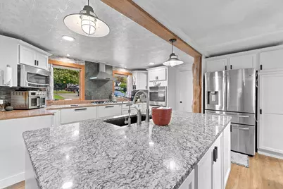 8 Bloomfield Ave, Middleborough, MA 02346 - Photo 8