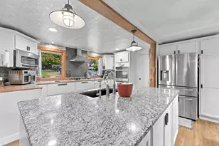 8 Bloomfield Ave, Middleborough, MA 02346 - Photo 8