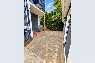 996 Walnut St, Fall River, MA 02720 - Photo 4