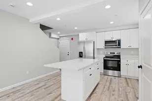 61 Parker St, Springfield, MA 01151 - Photo 2