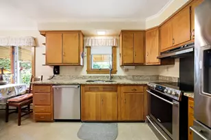 25 St Anthony St, Chicopee, MA 01013 - Photo 2