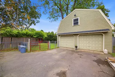25 Saint Anthony St, Chicopee, MA 01013 - Photo 4