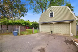 25 St Anthony St, Chicopee, MA 01013 - Photo 4