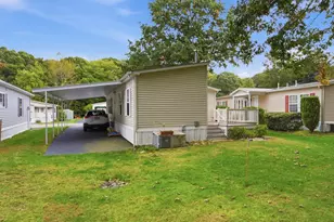 40 Butternut Cir, Taunton, MA 02780 - Photo 2