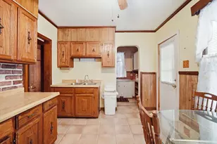 82 Gresham St, Springfield, MA 01119 - Photo 6