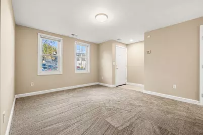 52 Warren St #8, Peabody, MA 01960 - Photo 4