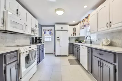 25 Indian Rock Dr, Saugus, MA 01906 - Photo 8