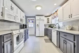 25 Indian Rock Dr, Saugus, MA 01906 - Photo 8