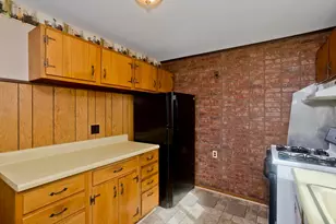 29 Marguerite St, Chicopee, MA 01020 - Photo 4
