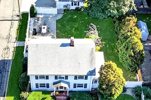 21 Elm St, Melrose, MA 02176 - Photo 2