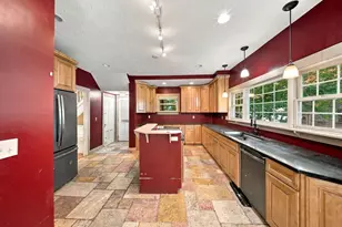 30 Myrtle Ave, Holyoke, MA 01040 - Photo 4