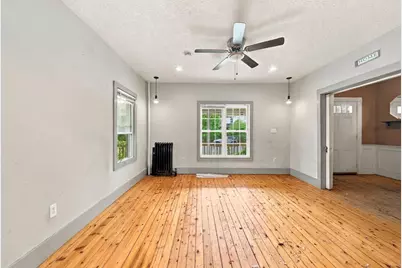 30 Myrtle Ave, Holyoke, MA 01040 - Photo 12