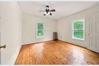 30 Myrtle Ave, Holyoke, MA 01040 - Photo 22