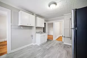 77 Walnut St, Holyoke, MA 01040 - Photo 4