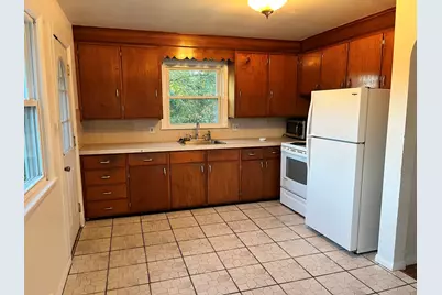 41 Dudley Ave, Northbridge, MA 01588 - Photo 4