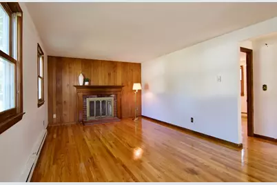 21 Carmel Ln, Agawam, MA 01030 - Photo 2