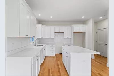 76 Valmor St, Worcester, MA 01604 - Photo 12