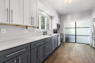 133R Pleasant St, Woburn, MA 01801 - Photo 18
