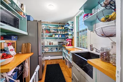 16 Parish Hill Rd, Granby, MA 01033 - Photo 8