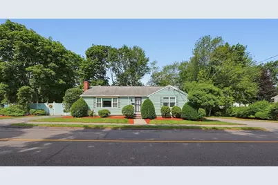 11 Preston St, Wakefield, MA 01880 - Photo 6