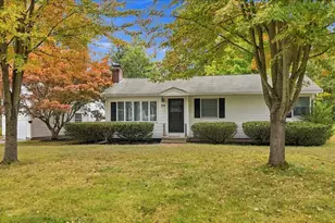 25 Oakview Cir, Medway, MA 02053 - Photo 1