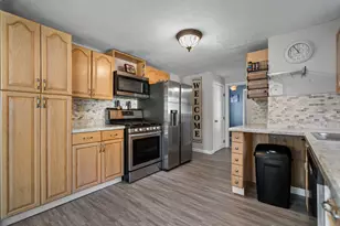 105 Freda Ln, Lowell, MA 01854 - Photo 10