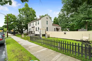 19 Suffolk St, Springfield, MA 01109 - Photo 4