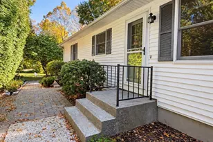 2 Grandview Ln, Easthampton, MA 01027 - Photo 2