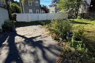32 Aldrich St, Boston, MA 02131 - Photo 14