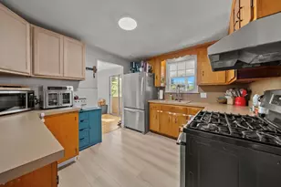 18 Thompson Ln, Lynn, MA 01904 - Photo 12