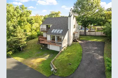 7 Hutton St, Danvers, MA 01923 - Photo 2