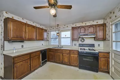 41 Henry St, Malden, MA 02148 - Photo 10