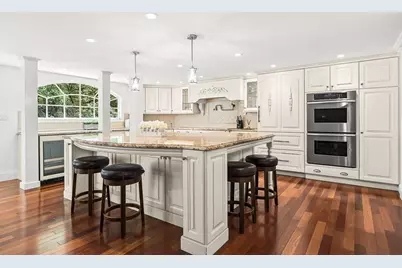 21 Amberwood Dr, Winchester, MA 01890 - Photo 4