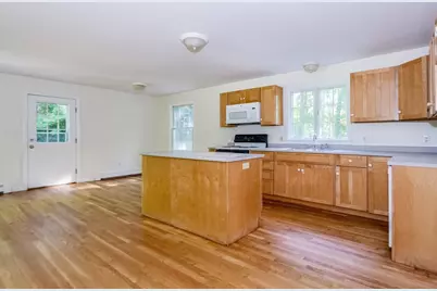 24 Foster St, Mattapoisett, MA 02739 - Photo 10