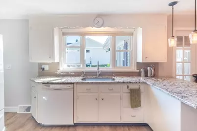 11 Hillview Rd, Holyoke, MA 01040 - Photo 4