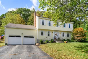 5 Crockett Cir, Hopedale, MA 01747 - Photo 2