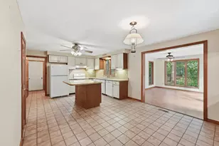 127 Pleasant St, Southampton, MA 01073 - Photo 6