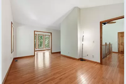 127 Pleasant St, Southampton, MA 01073 - Photo 16