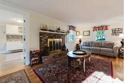 21 Thatcher St, Dartmouth, MA 02748 - Photo 10