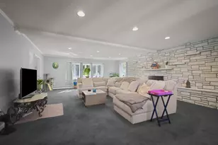 763 Wood St, Swansea, MA 02777 - Photo 6